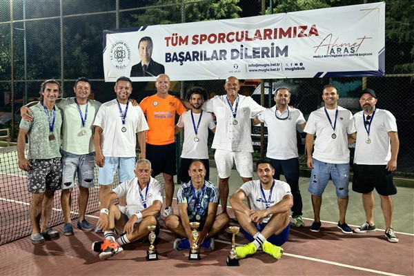 Muğla Büyükşehir Belediyesi'nden Geleneksel Babalar Günü Tenis Turnuvası <