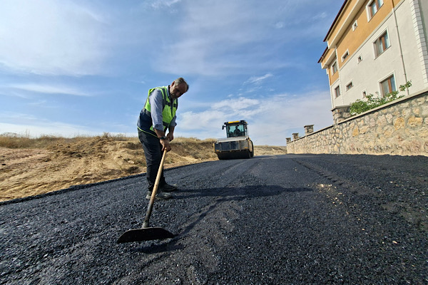 Bayburt'ta Şehir Parkı ve spor alanlarında çalışmalar sürüyor<