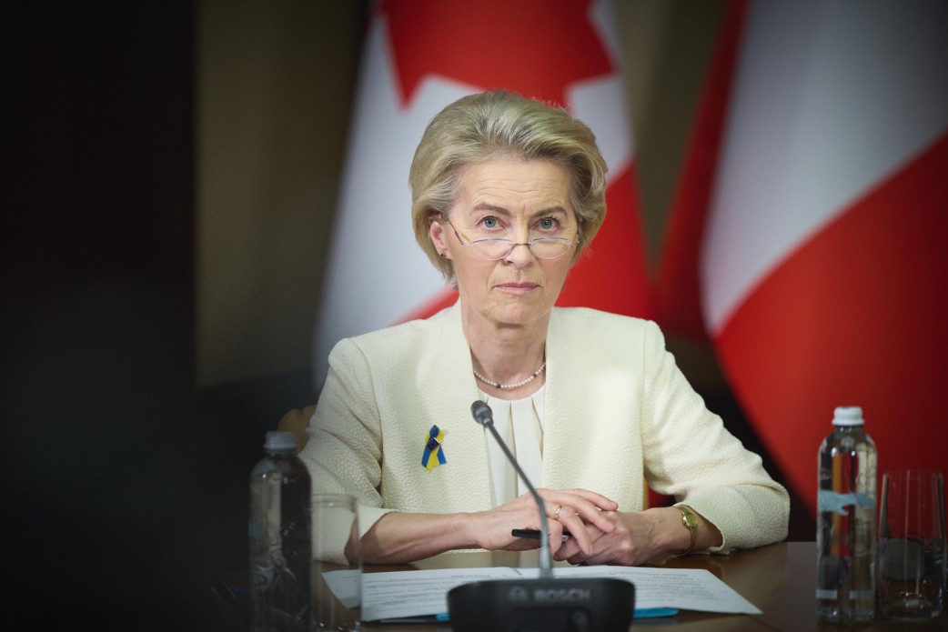 Leyen: İsrail'deki yangınla mücadeleye yardım için 4 ülkeden itfaiye uçakları yola çıktı<