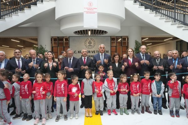 Bakan Ersoy, Edirne’de 160 bin kitap kapasiteli İl Halk Kütüphanesi’ni açtı