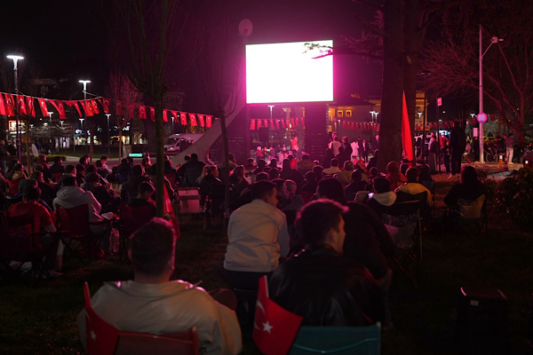 Düzce’de A Milli Takım Maçı dev ekranda izletildi<