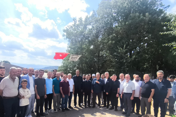 Kocaeli Valisi Aktaş, İzmit Hacıoğlu Köyü’ndeki mevlid programına katıldı<