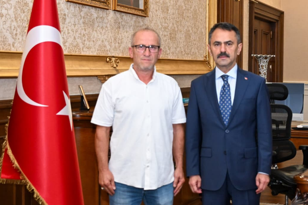 Karamürsel Çamçukur Mahalle Muhtarı Bat, Vali Aktaş’ı ziyaret etti
