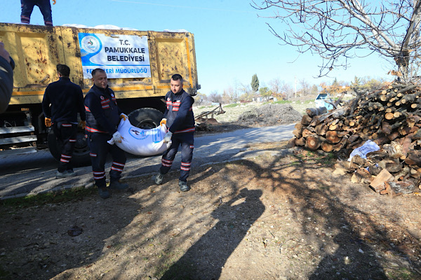 Pamukkale’de üreticilere ücretsiz arpa desteği sağlandı