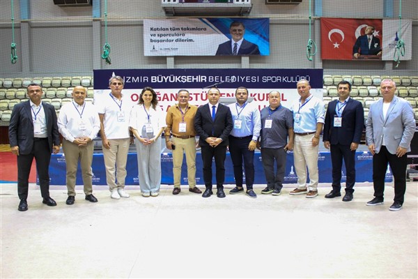 İzmir Büyükşehir Belediyesi Spor Kulübü’nde bayrak değişimi<
