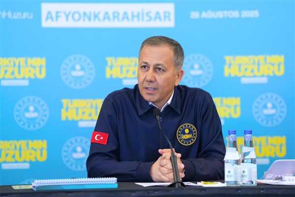 Bakan Yerlikaya: Makas atarak trafik güvenliğini tehlikeye düşüren iki şahıs yakalandı