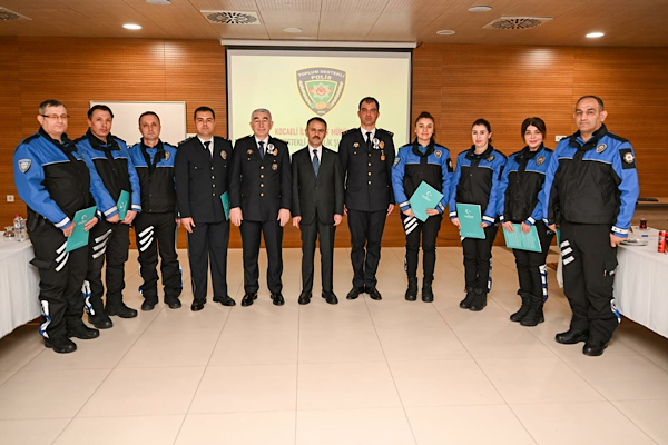 Vali Aktaş’tan başarılı polis memurlarına başarı belgesi