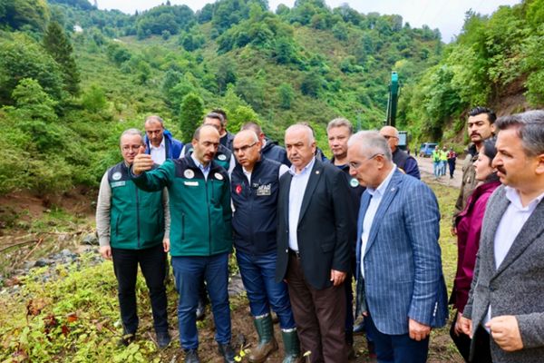 Vali Koç, selden etkilenen Keşap’ta incelemelerde bulundu<