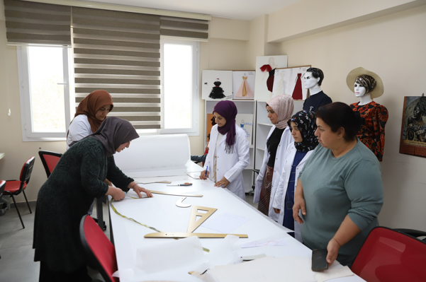 DİSMEK’te müzikten tekstile 15 branşta eğitim<