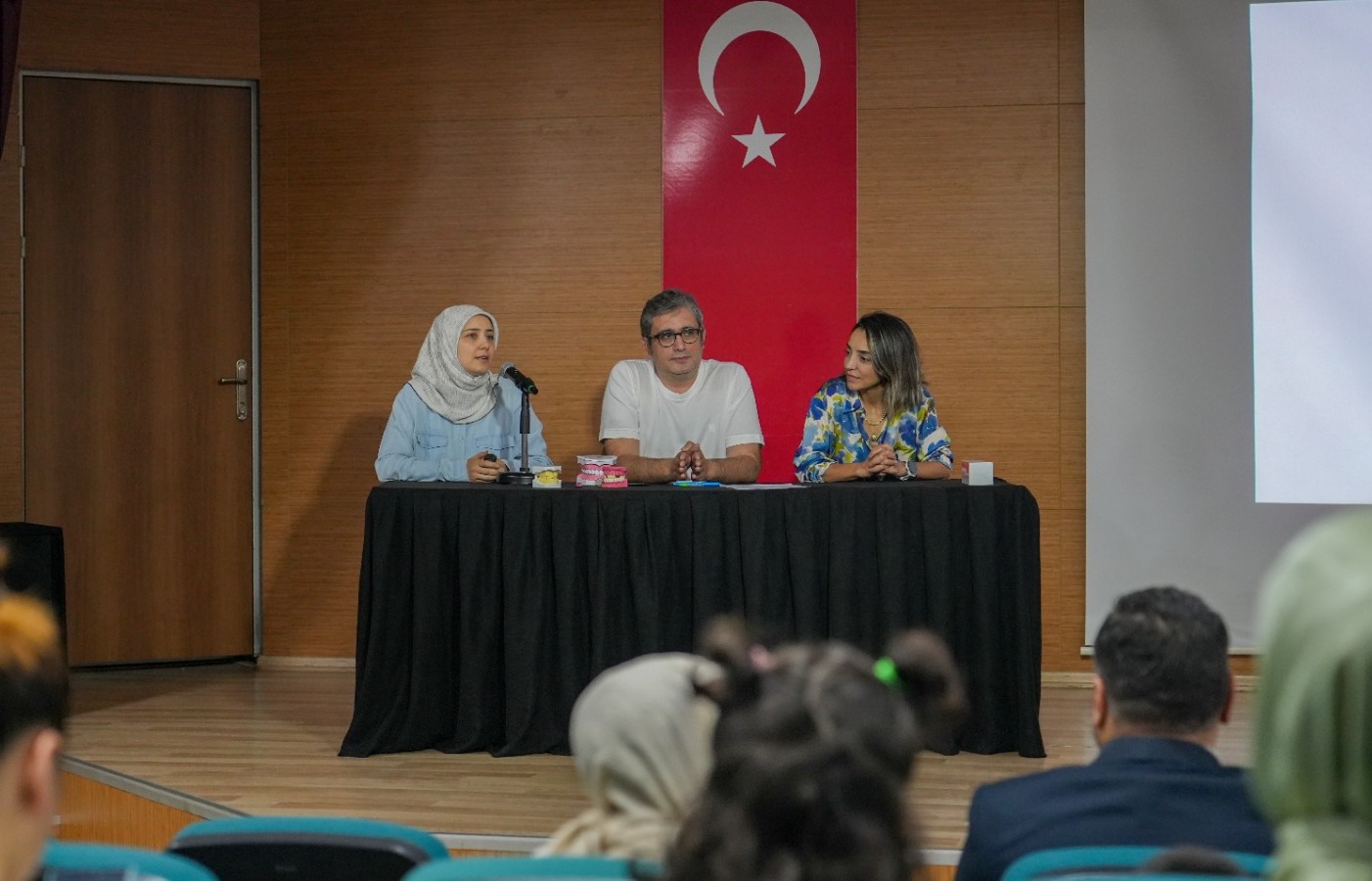 Özel gereksinimli bireylere ağız ve diş sağlığı eğitimi<