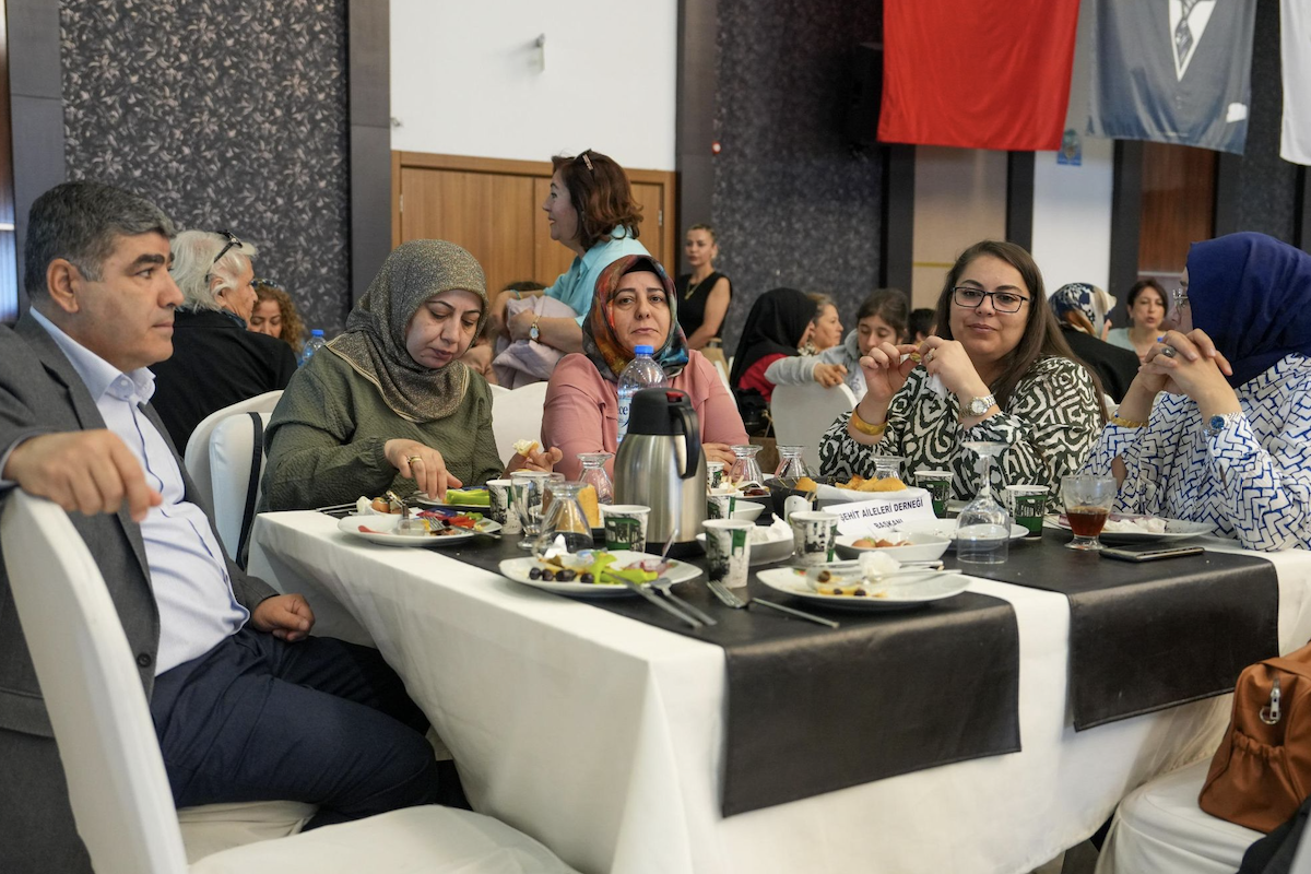 Etimesgut'ta şehit ve gazi aileleri kahvaltıda bir araya geldi<