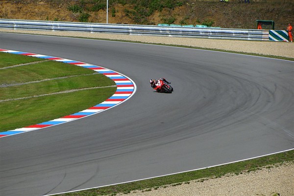 Milli motosikletçi Razgatlıoğlu, dünya şampiyon oldu<