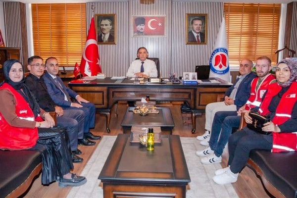 Kızılay Hakkari Şubesi’nden Prof. Dr. Gençcelep’e ziyaret<