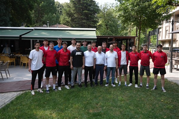 Düzce Belediyesi Spor Akademisi Voleybol Takımı, Kayseri'ye uğurlandı