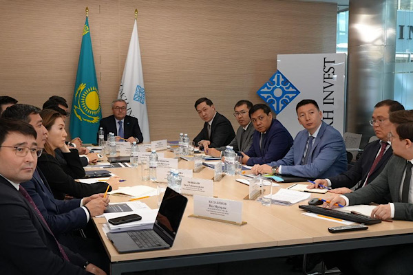 Kazakistan Dışişleri Bakanı Tileuberdi, yatırım çekme önceliklerini görüştü<