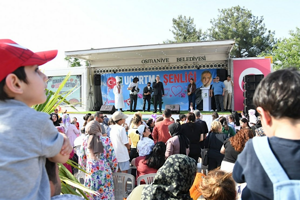 Osmaniye’de Anneler Günü’ne Özel Uçurtma Şenliği düzenlendi<