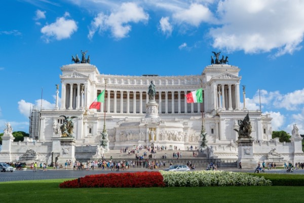 Crosetto: Katar, bölgesel istikrar için önemli bir aktör<