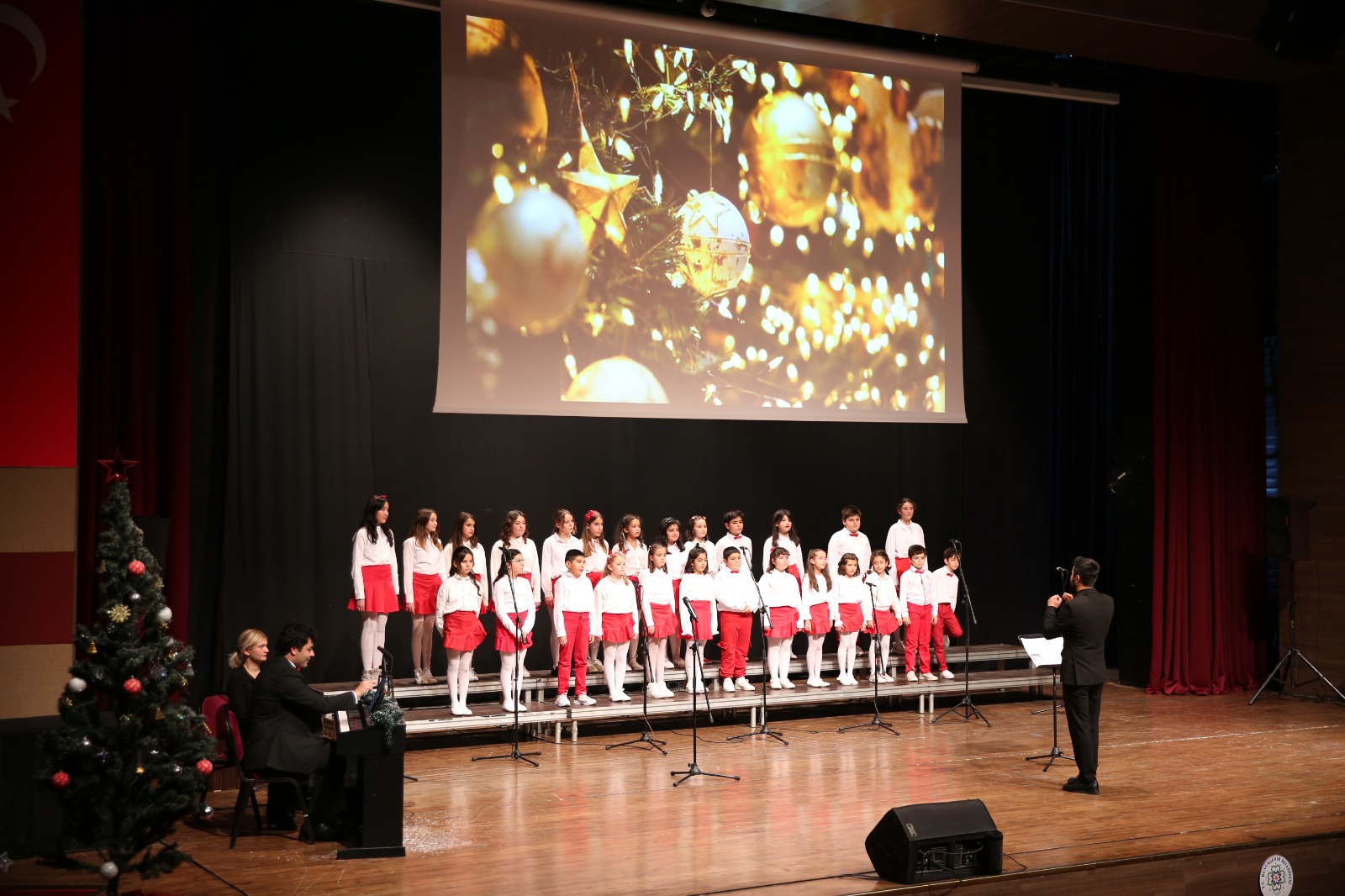 Muğla'da konserler, bale gösterisi ve çocuk korosu ile yeni yıl kutlandı