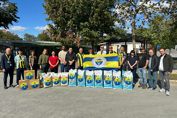 Fenerbahçeli Veteriner Hekimler Derneği’nden Bakırköy'e 1 ton mama desteği<