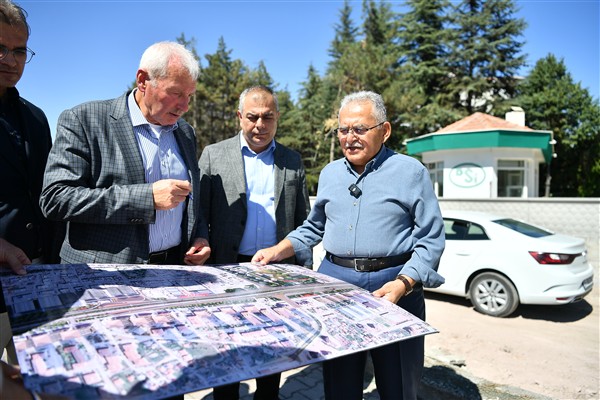 Başkan Büyükkılıç, DSİ katlı kavşağı proje çalışmalarını inceledi<