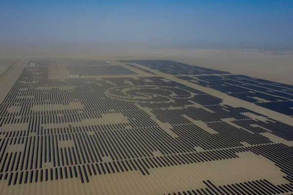 Taklamakan Çölü’ndeki dev projeyle elektrik üretimi katlandı<