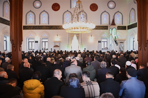 Hüdavendigar Osmangazi Cami dualarla ibadete açıldı