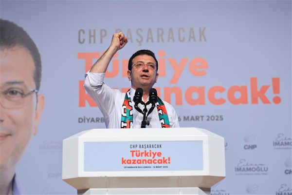 İmamoğlu: Silivri’deki hücremden bir güzel adamın cenaze merasimini izledim bugün<