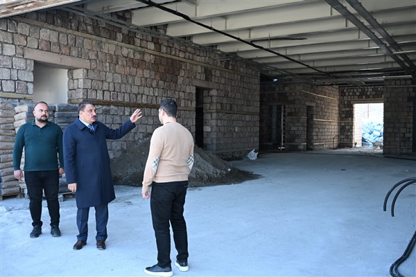 Başkan Gürkan, Arslantepe Höyüğü Tanıtım ve Karşılama Merkezi'ni inceledi