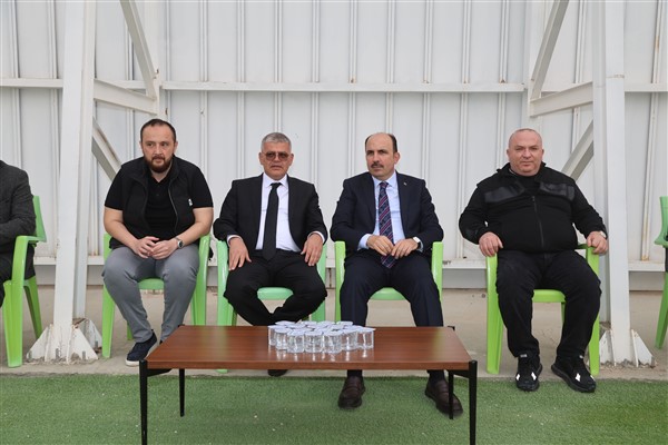 Başkan Altay, Tümosan Konyaspor’un antrenmanını ziyaret etti