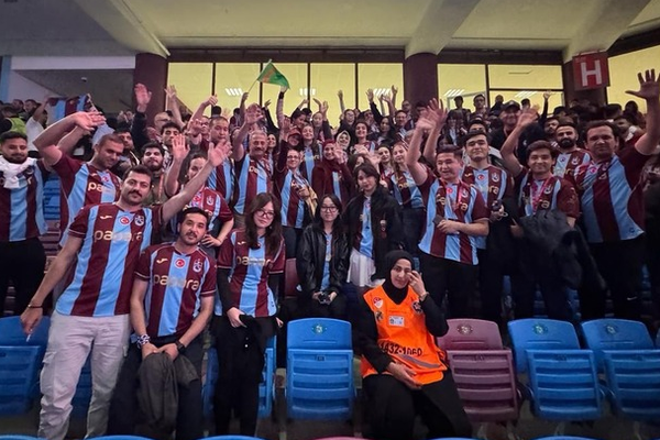 Trabzon'da  21 ülkeden 140 genç tribünleri doldurdu