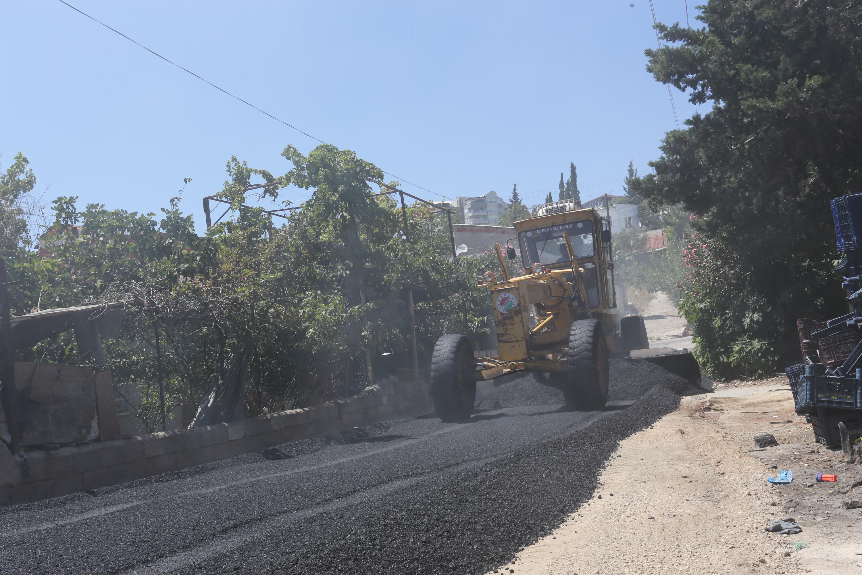 Kepez'de mahalleler sıcak asfaltla buluşuyor