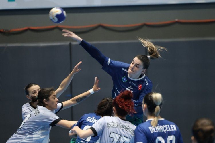 Bursa Büyükşehir Belediyespor Süper Ligi 3. bitirdi<