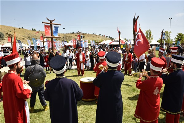 Okçular Vakfı’nın Malazgirt Zaferi’nin 951. yılı kutlamalarında sıcaklara önlem
