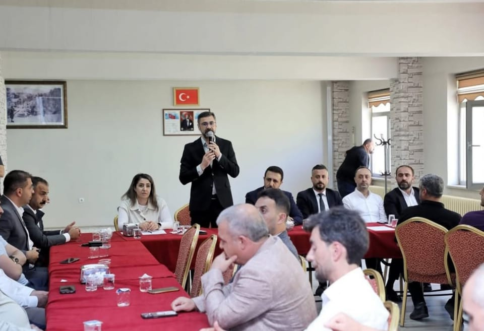 Bitlis'te sivil toplum kuruluşlarıyla yeni Anayasa ve Türkiye Yüzyılı vizyonu konuşuldu<