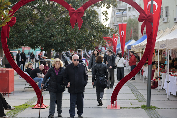Konak'ta Sevgililer Günü El Emeği Kermesi başladı