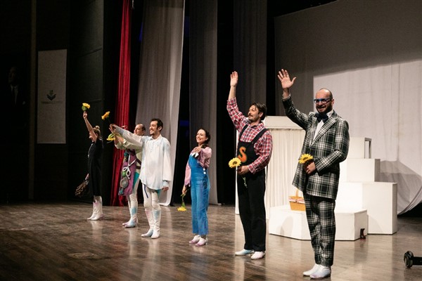 İzmir Şehir Tiyatroları “Don Kişot”u Torbalı’da sahneledi