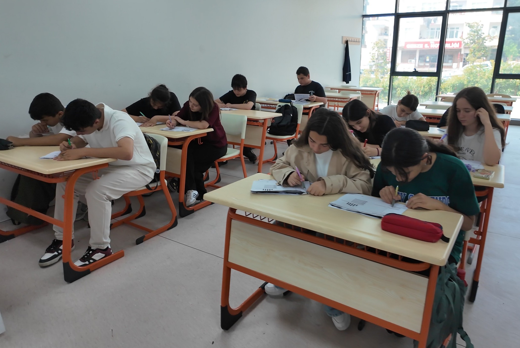 Çayırova Belediyesi’nin bilgi evlerindeki öğrenciler, LGS'ye hazırlanıyor