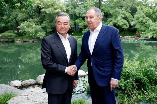 Wang Yi, mevkidaşı Lavrov ile görüştü<