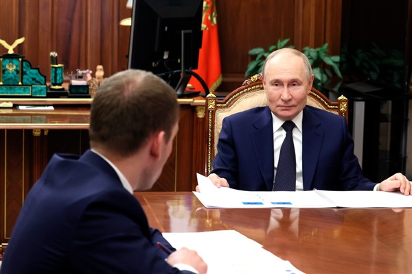 Putin, Rusya Doğal Kaynaklar ve Çevre Bakanı Kozlov ile görüştü <