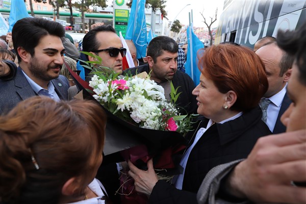 Akşener’den Ankara’da esnaf ziyareti<