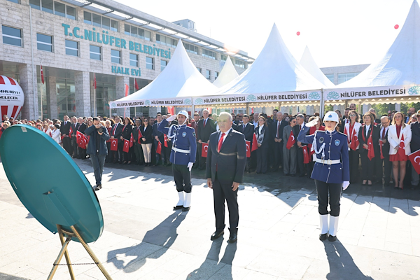 Nilüfer’de Cumhuriyet’in 102. Yılı çelenk töreniyle kutlandı<
