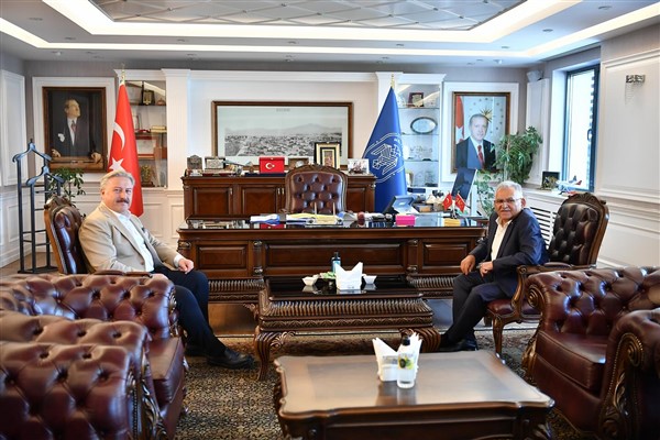Başkan Büyükkılıç’tan Melikgazi’de yatırım değerlendirme toplantısı<