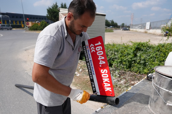Taşköprü Mahallesi’nde sokak tabelaları tamamlanıyor