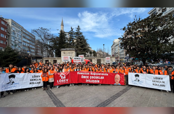 LÖSEV, iyileşmiş gençleri ile İstanbul’da kamuoyu bilinçlendirme çalışması gerçekleştirdi<