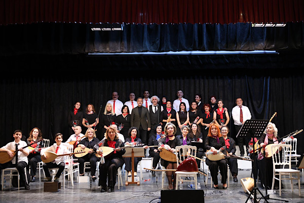 Gemlik’te 8 Mart’a özel bağlama konseri düzenlendi<