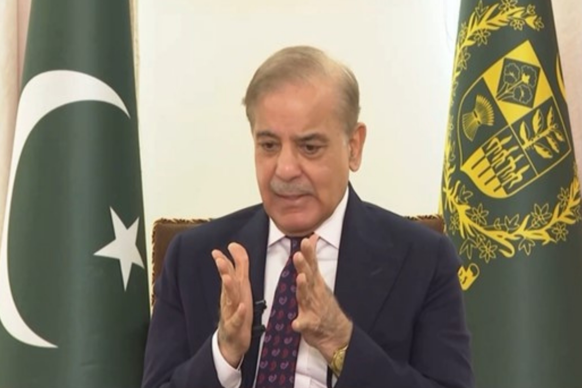 Şerif: Pakistan barış için diplomatik çabalarını sürdürüyor<