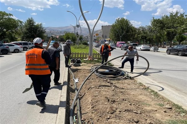 Muş Belediyesi’nden yeşil alanlara yatırım<