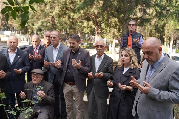 Başkan Aydın, Turgut Ünlü’yü vefatının 17. yılında andı<