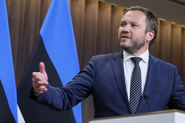 Tsahkna, Letonya Cumhurbaşkanı Rinkevics ile bir araya geldi<