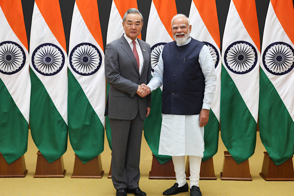 Modi, Çin Dışişleri Bakanı Wang Yi’yi kabul etti<